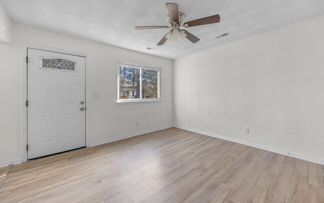 Foto del edificio - 2827 Grandy Ave