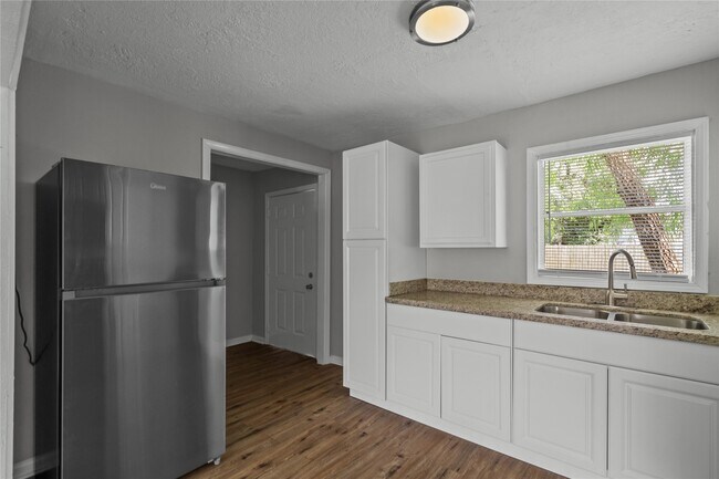 Foto del edificio - 5931 Southville St