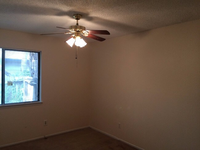 Building Photo - 7713 Meadowview Ln
