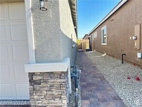 Building Photo - 3961 W Haleh Ave
