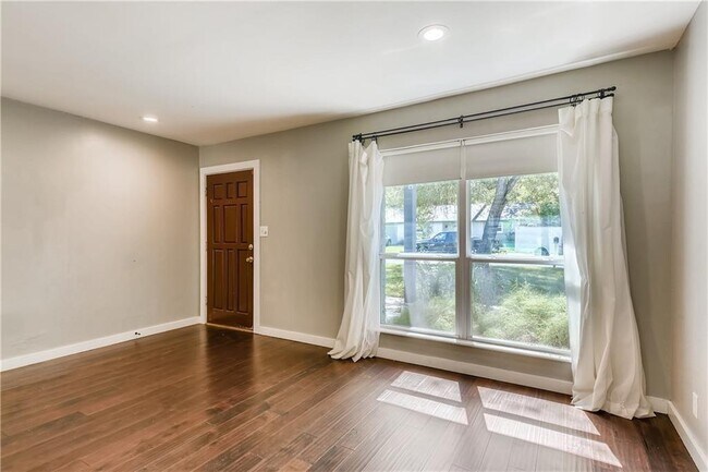 Foto del edificio - 7212 S Brook Dr