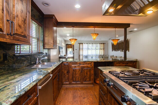 Building Photo - 1610 Coquina Pl