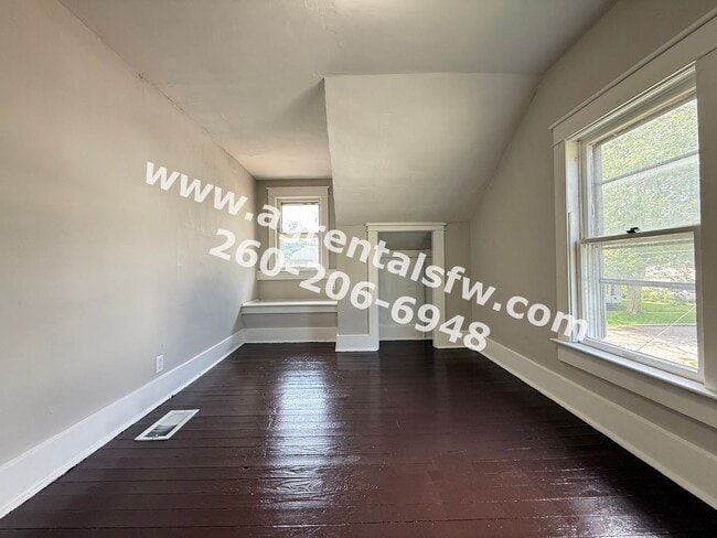 Foto del edificio - 704 E Franklin St