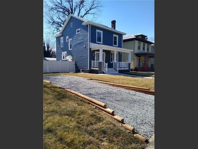 Foto del edificio - Renovated 3-Bedroom With Modern Amenities