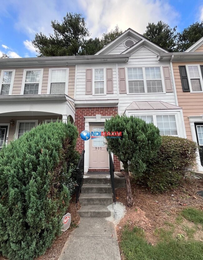 Building Photo - 905 Redwood Dr NW