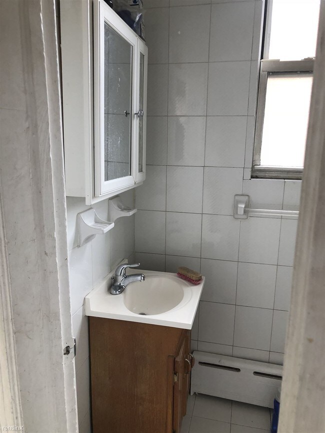 Building Photo - 1 br, 1 bath Apartment - 2057 49th St