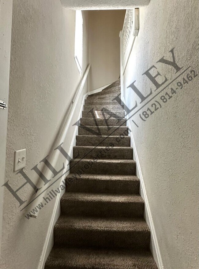 Building Photo - Three bedroom apt, walking distance to campus