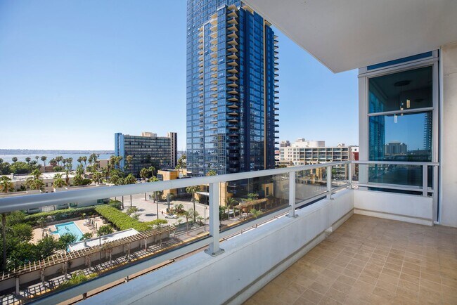 Foto del edificio - Rare Availability in Sapphire Tower!