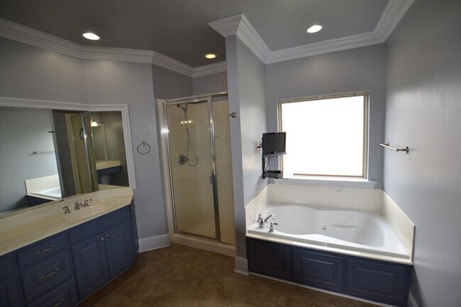 Building Photo - 6680 Summerlin Dr
