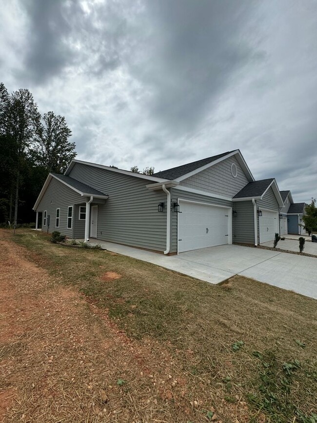 Building Photo - 137 Brawley Villas Pl