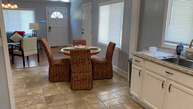 Foto del edificio - Room in House on E Cornwallis Rd