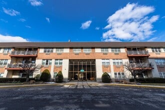 Building Photo - 1111 River Rd