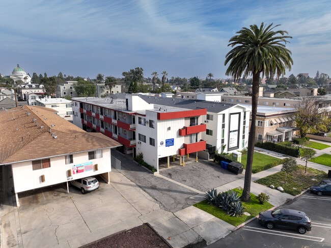 Building Photo - 2811 Menlo Ave