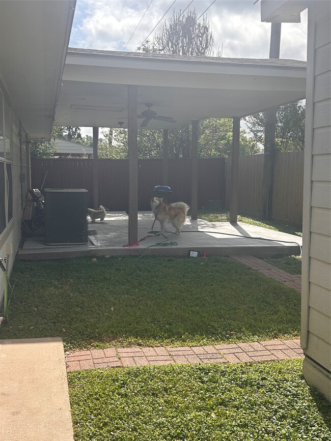 Building Photo - 7811 Fall Glen Dr