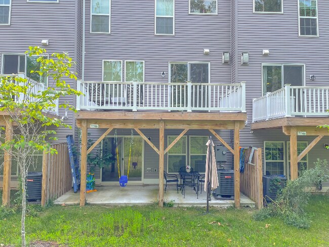 Building Photo - 9108 Graves Ln