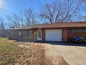 Building Photo - 339 Front St