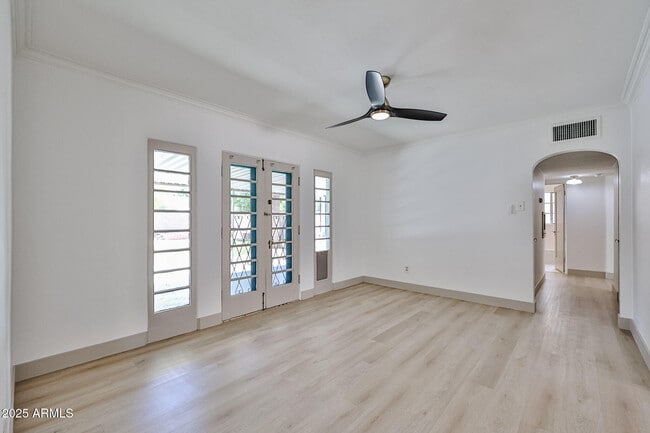 Foto del edificio - 63 W Windsor Ave