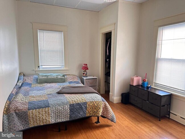 Foto del edificio - 411 Rowan Ave