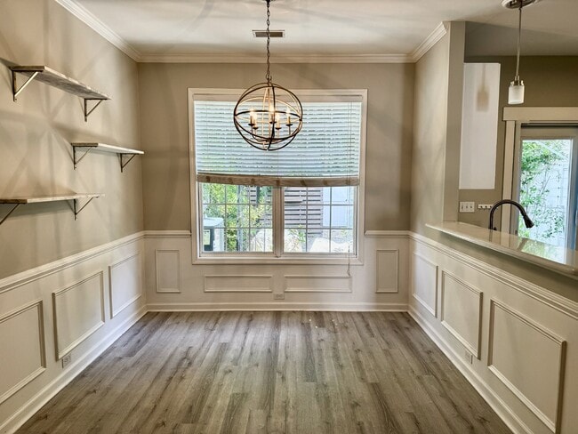 Building Photo - Spacious Townhome with a Private Courtyard in Westbury Park!