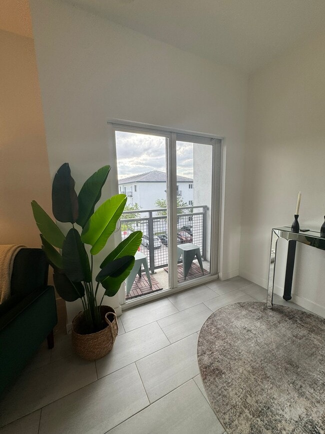 Foto del edificio - 7581 W 4th Ct