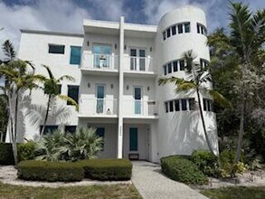 Building Photo - 5820 N Flagler Dr