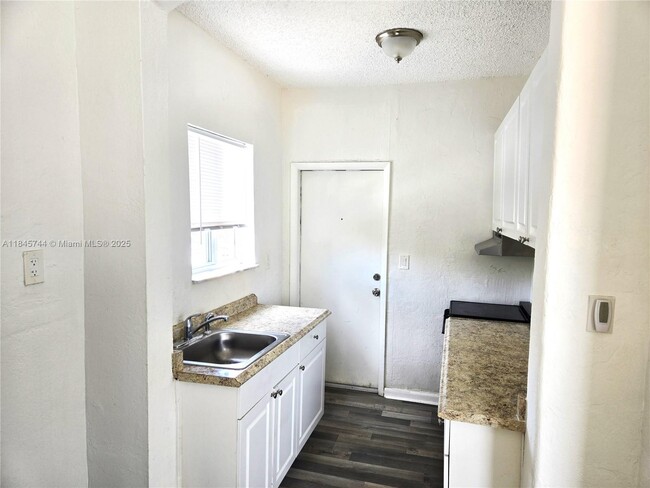 Building Photo - 384 Tamiami Canal Rd