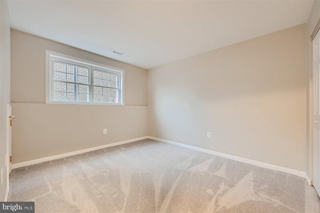 Building Photo - 520 Cressy Rd