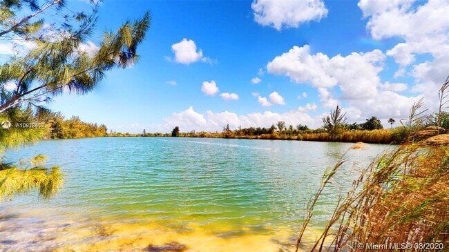 Foto del edificio - 14830 Naranja Lakes Blvd
