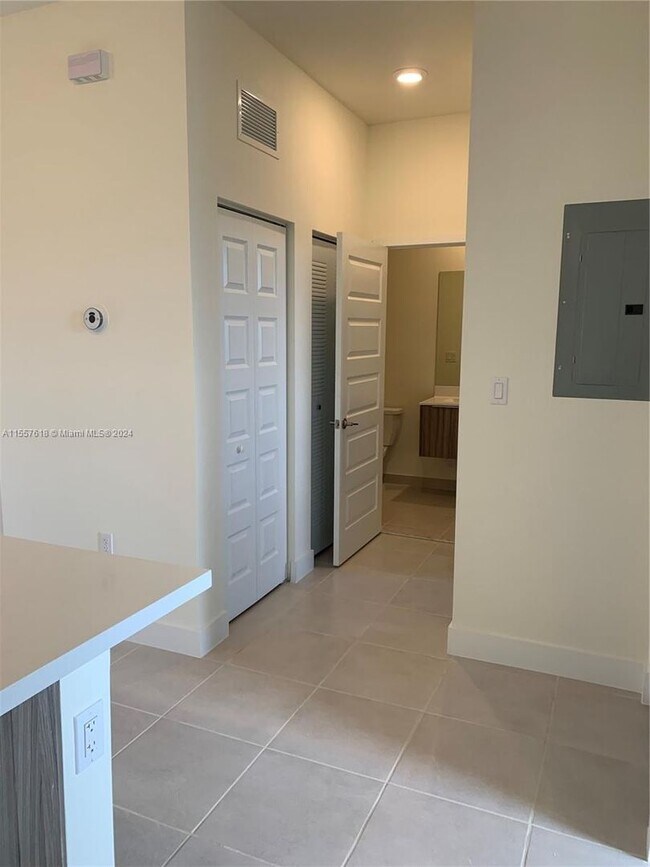 Building Photo - 8015 NW 104 Avenue 24, Doral, FL 33178