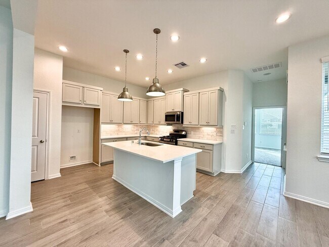 Foto del edificio - 620 Silver Pear Ct