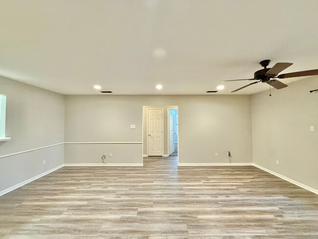 Building Photo - Langley Westminster Duplex