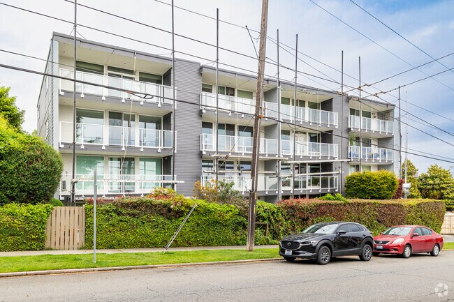 Building Photo - 500 W Olympic Pl