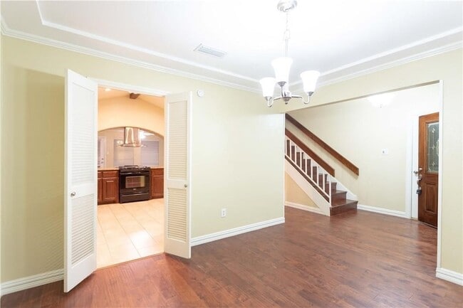 Photo - 310 Overland Dr House