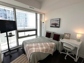 Building Photo - Premium Deluxe - York St & Bremner Blvd