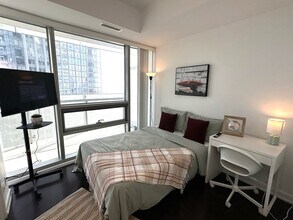 Building Photo - Premium Deluxe - York St & Bremner Blvd