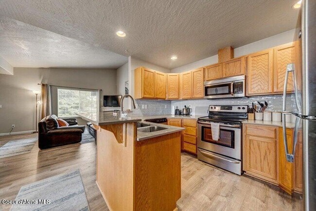 Foto del edificio - Beautiful Updated 3 Bedroom Condo with A/C, Garage & Fireplace in Forsythia Place!