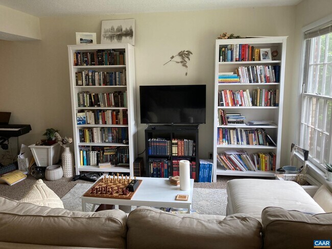 Foto del edificio - 2527 HYDRAULIC Rd