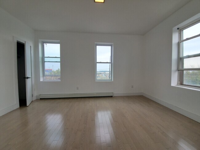 Building Photo - 4 Meadow St
