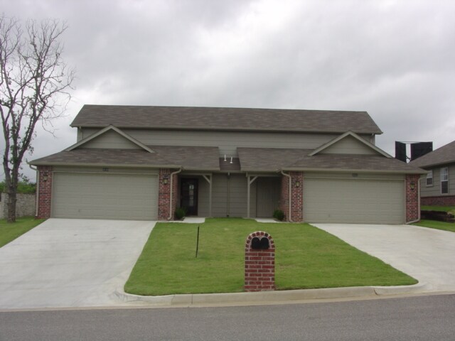 Primary Photo - 3037 Spring St