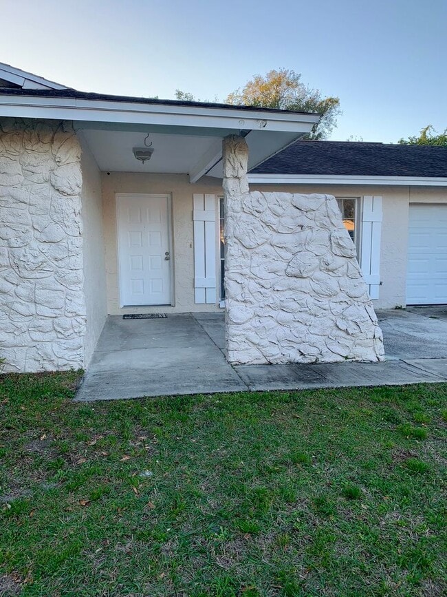 Building Photo - Carrollwood Meadows