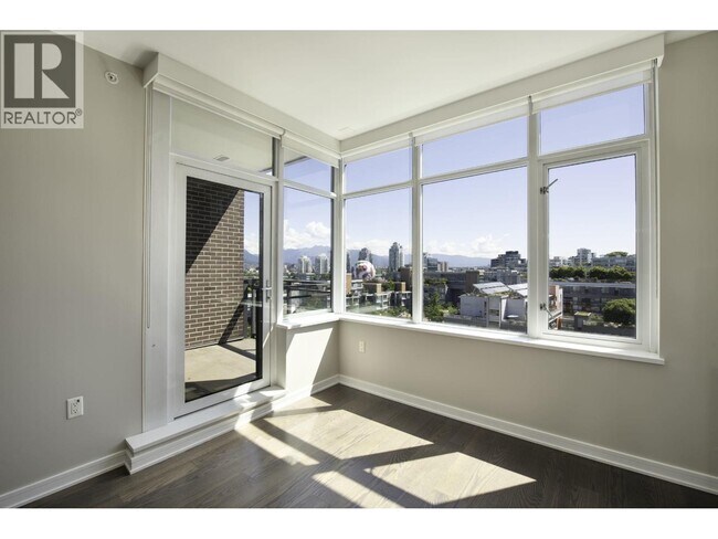 Photo du bâtiment - 181 W 1st Ave