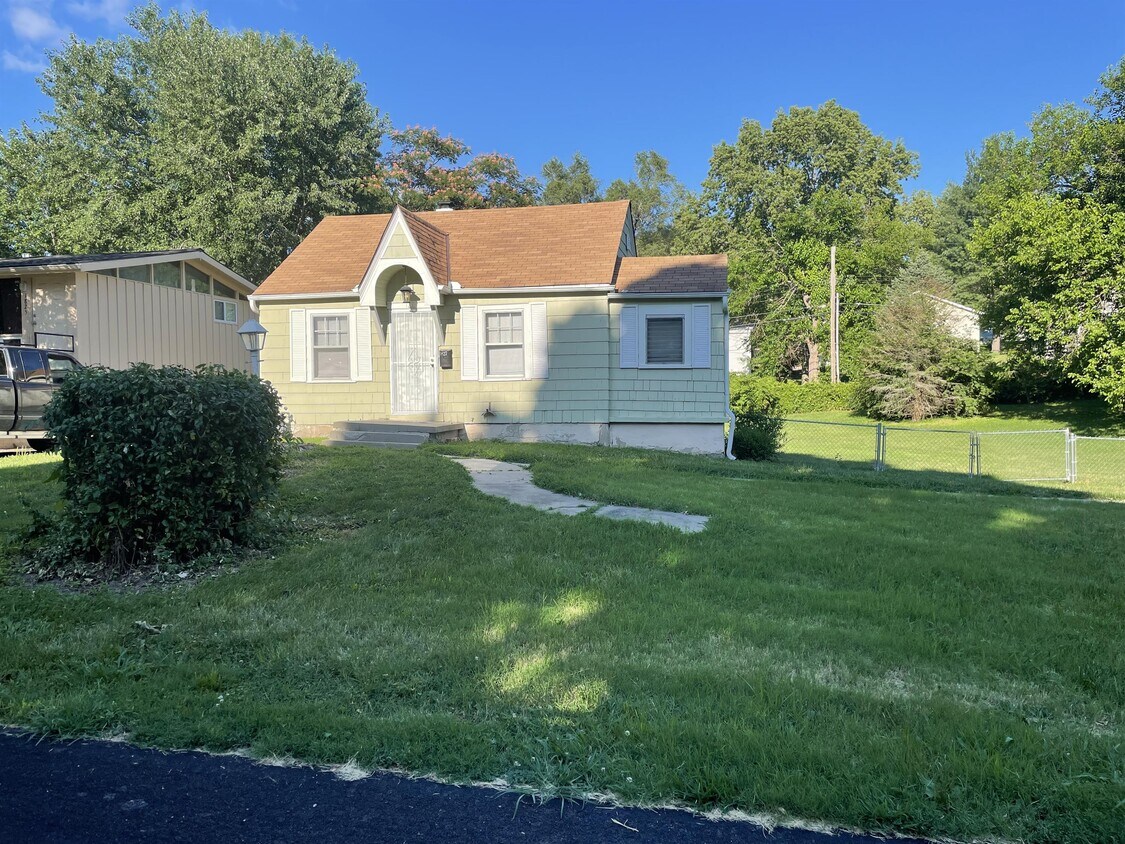 Foto principal - 1827 S Cedar Ave