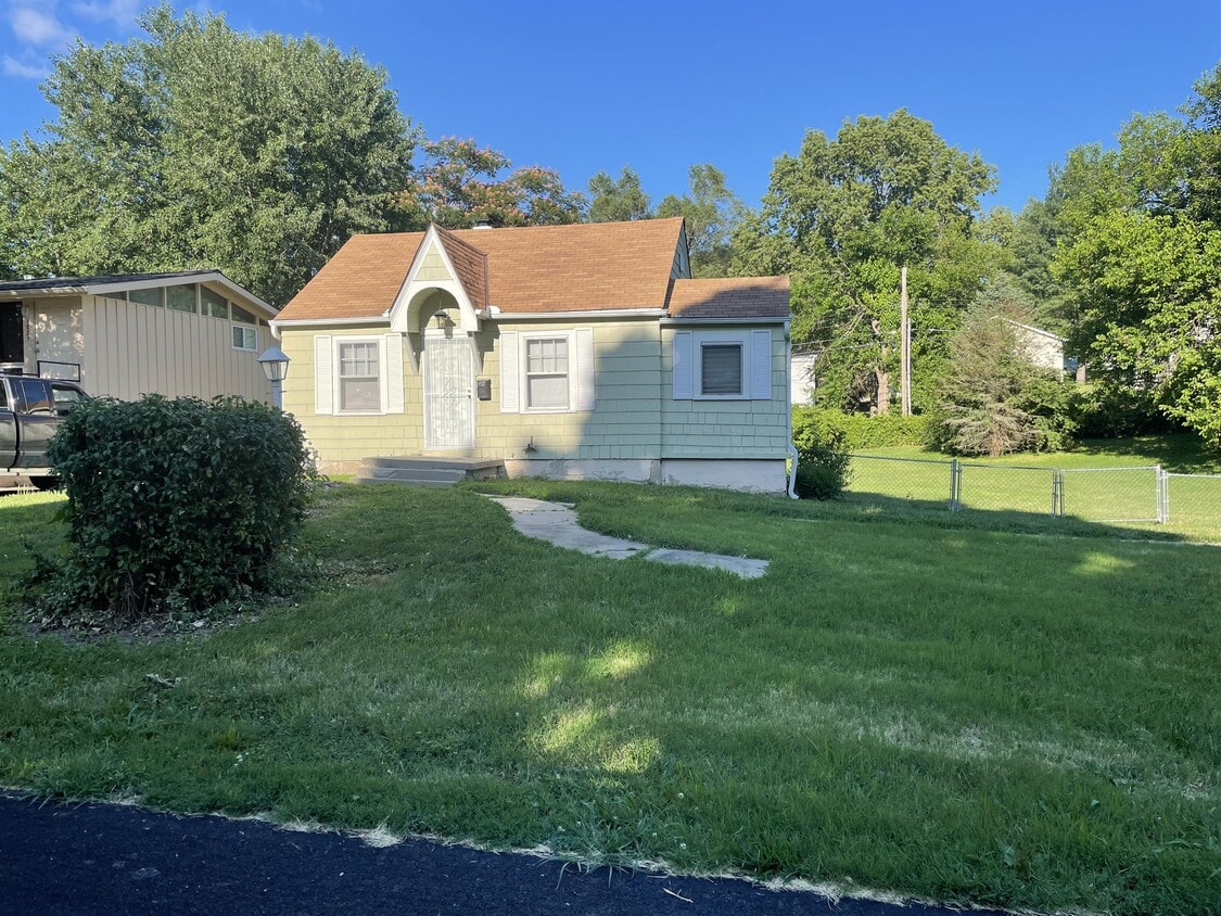 Primary Photo - 1827 S Cedar Ave