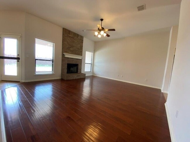 Foto del edificio - 1527 Woodlands Dr