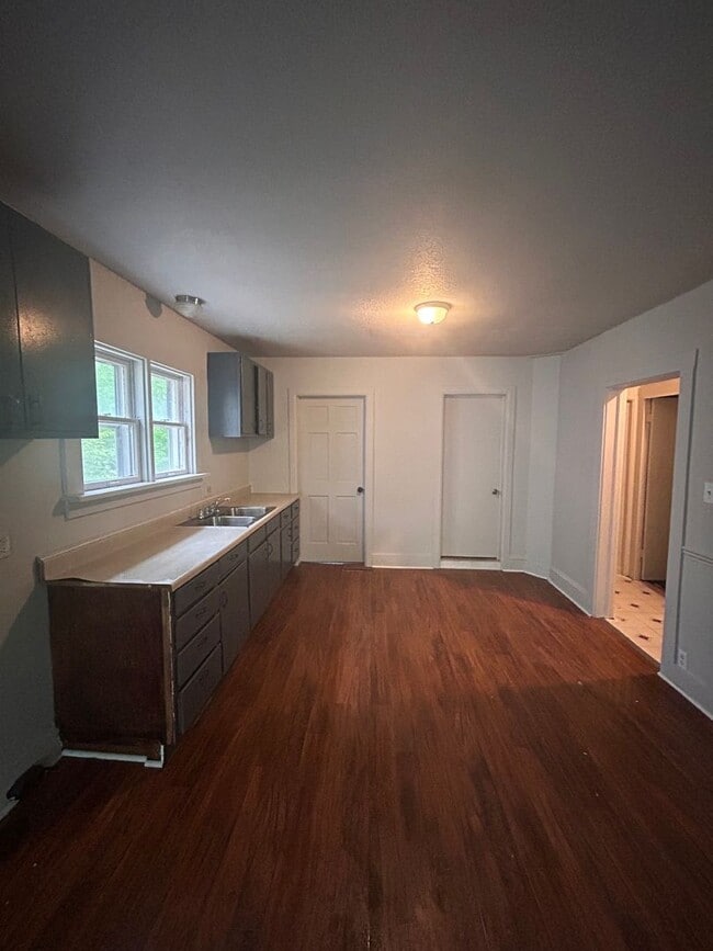 Foto del edificio - 615 W Foster Pkwy