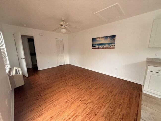 Building Photo - 527 Caribbean Dr