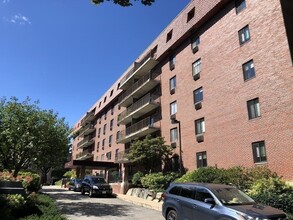 Building Photo - 135 Pleasant St