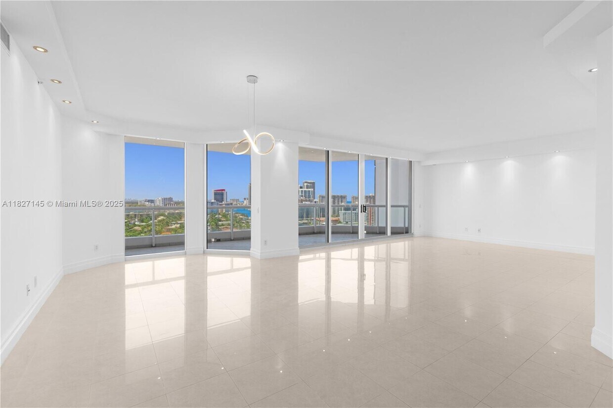 Foto principal - 21200 NE 38th Ave
