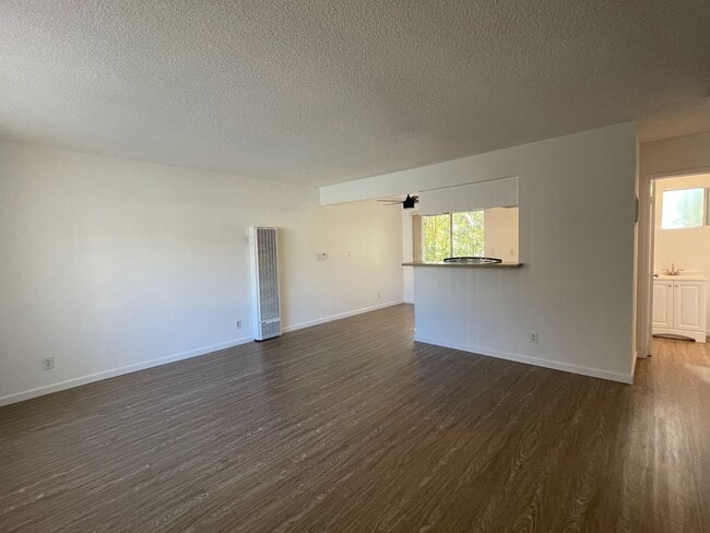 Building Photo - 1350 E Washington Blvd