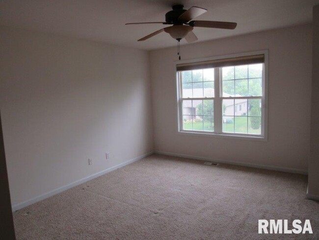 Foto del edificio - 11217 North Oakwood Drive
